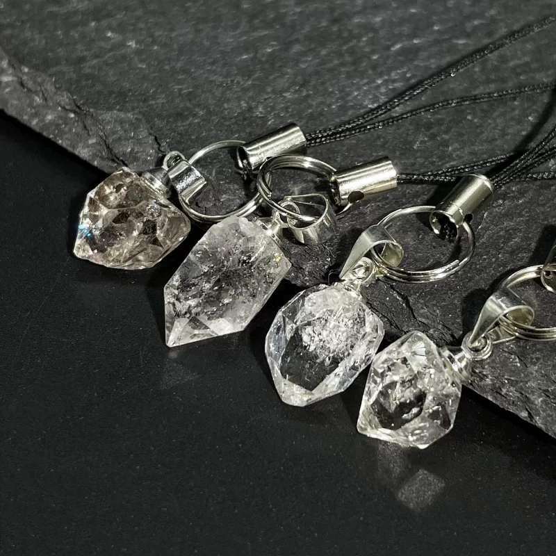 Hekimeng diamond rough stone Shi Ying crystal therapeutic stone mineral rough stone, pendant, mobile phone chain, bag chain. - 图片 3